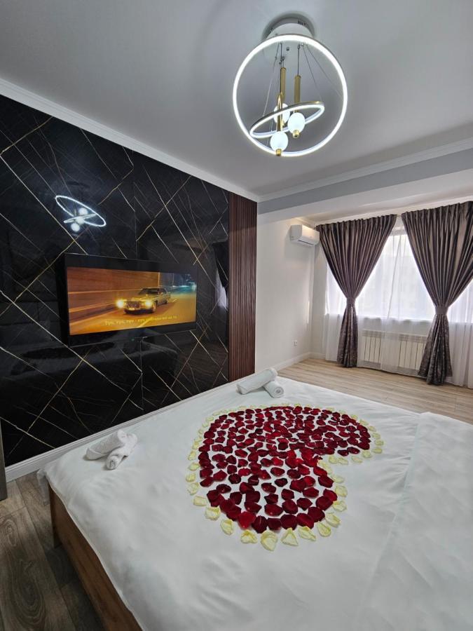 Deluxe Apartments Almaty Luaran gambar